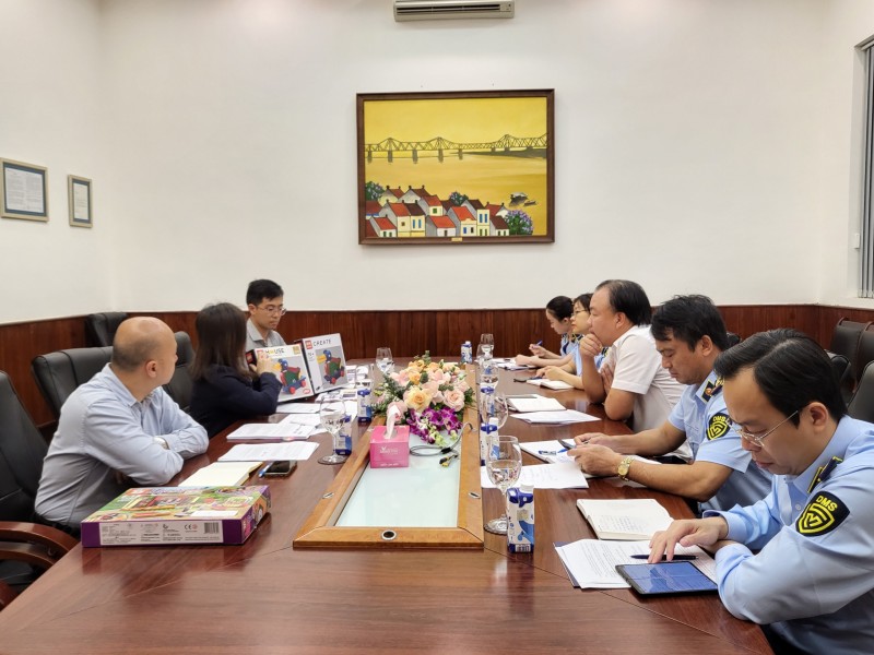 Tổng Cục trưởng Trần Hữu Linh đã có buổi làm việc với Đại diện Tập đoàn LEGO về tình trạng xâm phạm quyền sở hữu trí tuệ đối với các nhãn hiệu đồ chơi của LEGO tại thị trường Việt Nam.