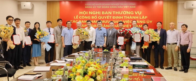 Đảng ủy Tập đoàn Xăng dầu Việt Nam công bố Quyết định thành lập các Ban tham mưu, giúp việc