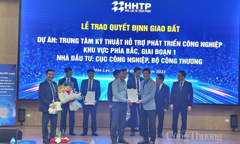 6 dự án được trao quyết định đầu tư, giao đất tại Khu Công nghệ cao Hòa Lạc