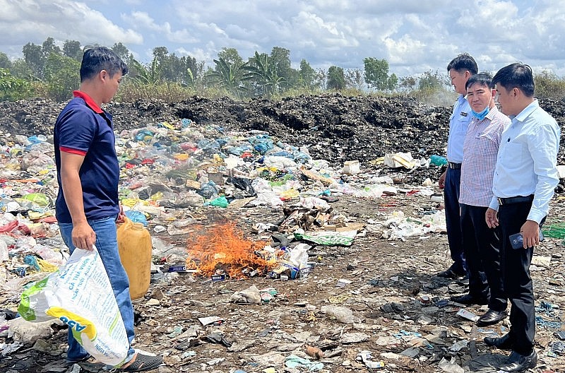 Kiên Giang tiêu hủy hơn 1.600 bao thuốc lá nhập lậu