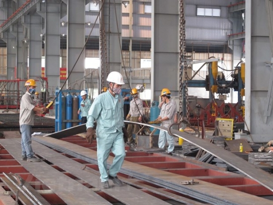 Phát triển công nghiệp: Hóa giải thách thức, ứng phó cú sốc bên ngoài