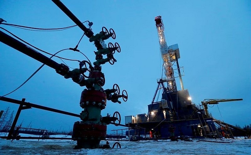 Một đầu giếng và giàn khoan ở mỏ dầu Yarakta, thuộc Irkutsk, Nga (ảnh: Reuters)