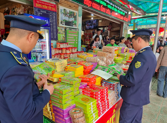 Lực lượng chức năng kiểm tra, giám sát chặt hoạt động buôn bán dịp giỗ tổ Hùng Vương và Tuần Văn hóa Du lịch Đất tổ 2023