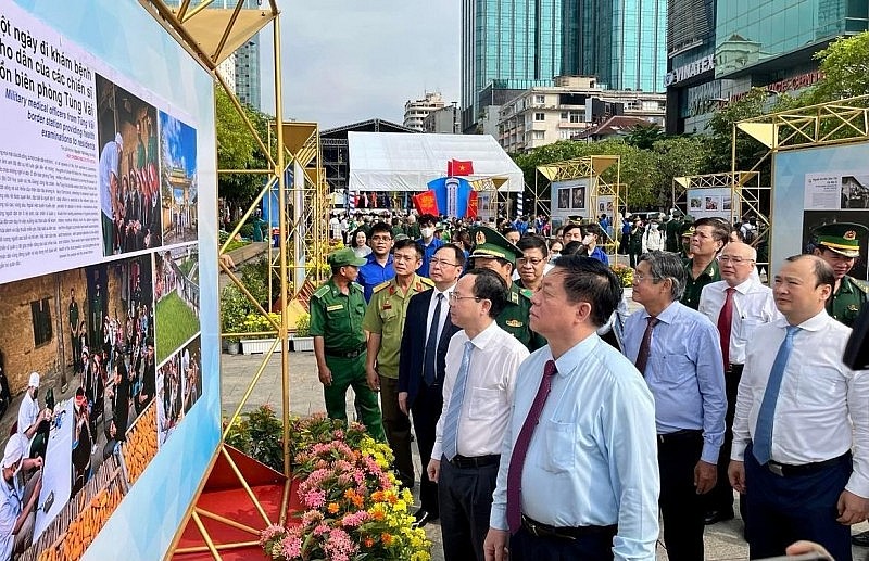 Triển lãm ảnh tự hào một dải biên cương