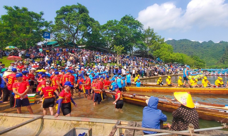 Hào hứng lễ hội đua thuyền trên miền di sản Phong Nha- Kẻ Bàng