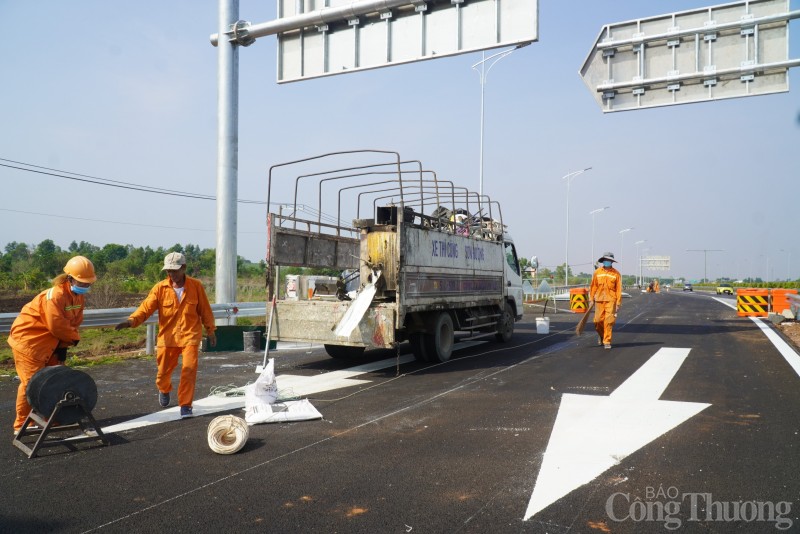 Cận cảnh cao tốc Phan Thiết - Dầu Giây trước ngày thông xe