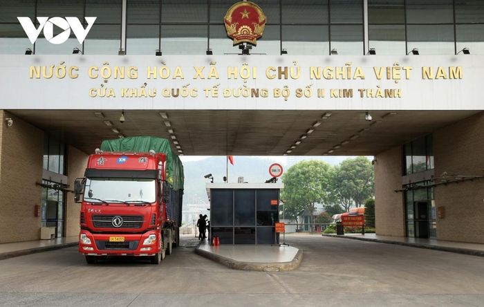 Tại nhiều tỉnh biên giới phía Bắc, hầu hết các cửa khẩu bị đóng cửa cuối năm ngoái do Trung Quốc thực hiện phòng chống dịch COVID-19 nay đã tấp nập trở lại.