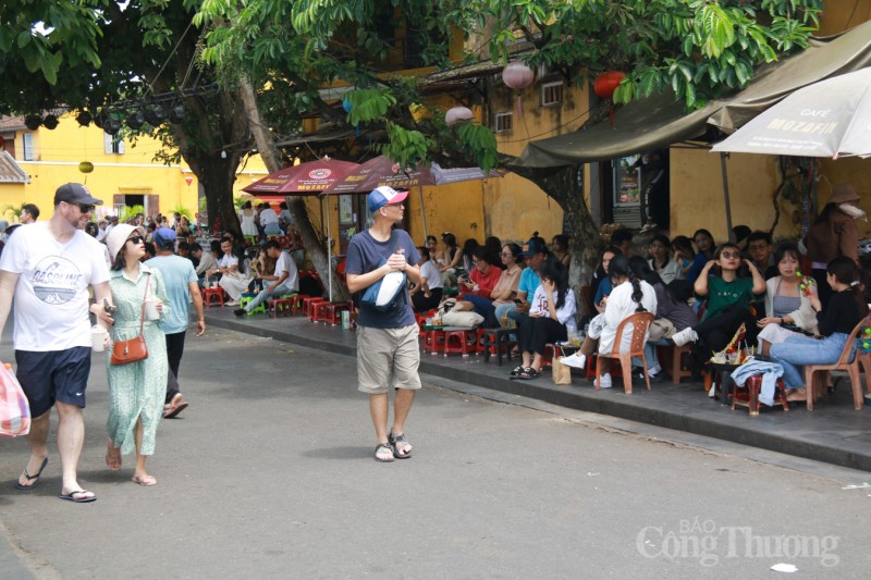 Hội An chật kín du khách trong dịp lễ 30/4 – 1/5