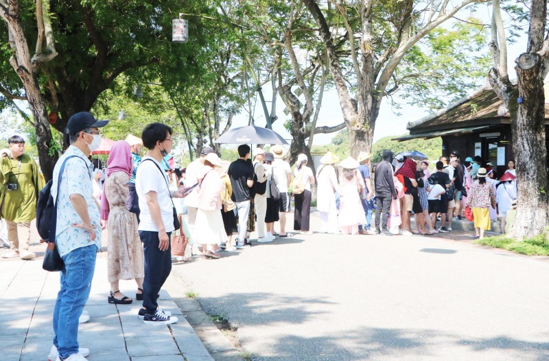 Thừa Thiên Huế: Trung tâm Di tích Huế xin lỗi du khách vì đợi lâu khi mua vé
