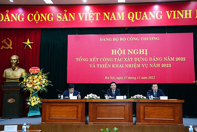 Ngành công thương kết hợp chặt chẽ giữa “xây” và “chống” trong bảo vệ nền tảng tư tưởng của Đảng