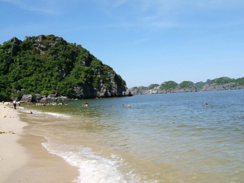 Quảng Ninh: Đề xuất khai thác Cụm bãi tắm Trà Sản - Cống Đỏ trên Vịnh Hạ Long