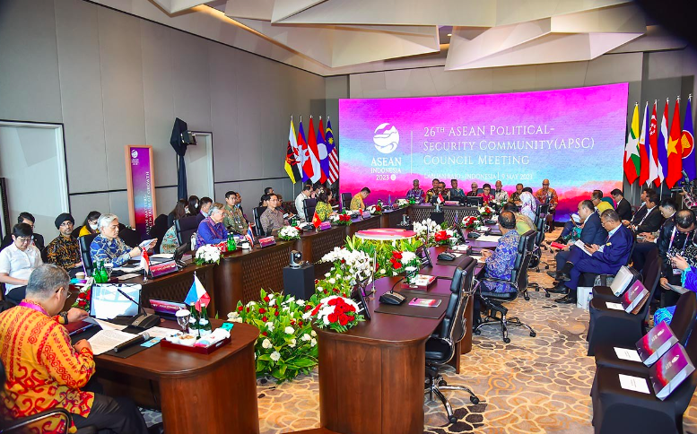 Các Bộ trưởng Ngoại giao ASEAN họp trù bị cho Hội nghị Cấp cao ASEAN lần thứ 42