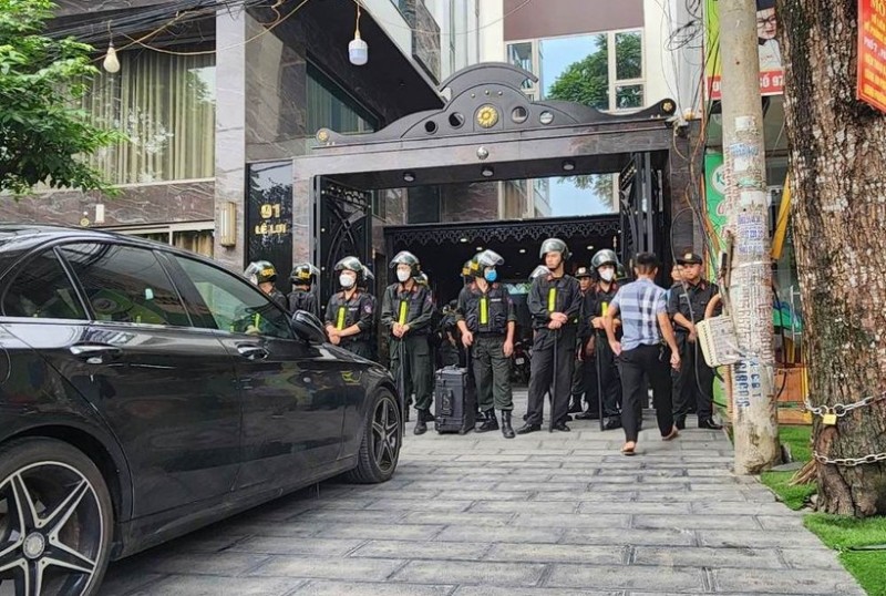 Hàng chục cảnh sát Thanh Hóa chốt chặn trước nhà trùm giang hồ Tuấn ‘thần đèn’