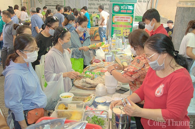 Phiên chợ xanh tử tế: Hàng trăm sản phẩm nông đặc sản phục vụ người tiêu dùng TP. Hồ Chí Minh