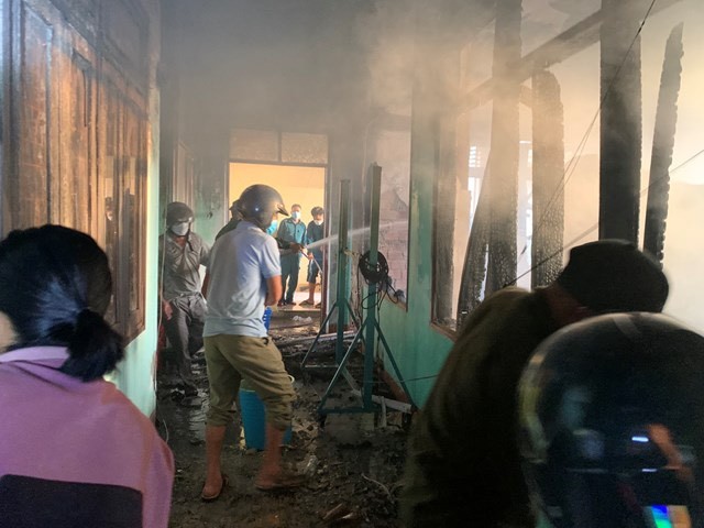 Quảng Ngãi: Cháy trường học, nhiều hồ sơ, máy móc bị thiêu rụi