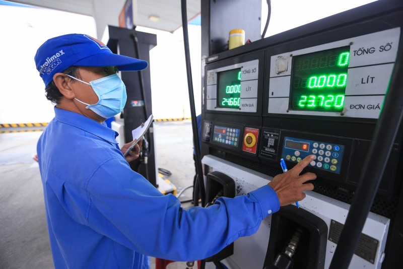 Giá xăng dầu dự báo tăng từ 200-250 đồng/lít trong kỳ điều hành chiều nay