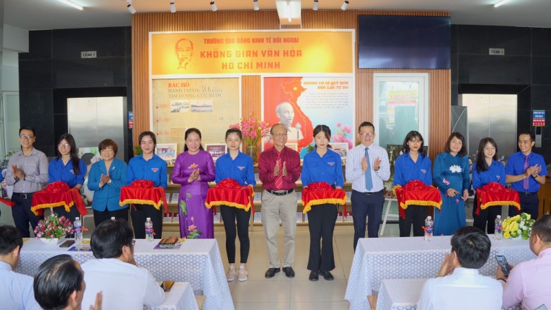 Trường Cao đẳng Kinh tế Đối ngoại khánh thành không gian văn hóa Hồ Chí Minh