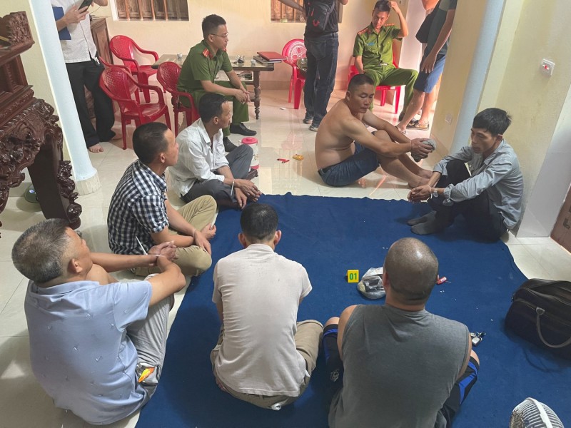 Quảng Ninh: Khởi tố 7 đối tượng về tội đánh bạc