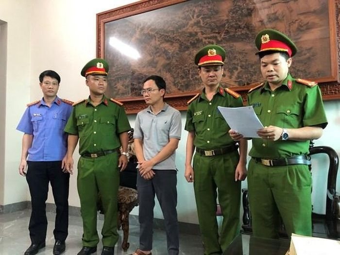 Cách xe cơ giới cải tạo “lọt” trung tâm đăng kiểm ở Hà Nam