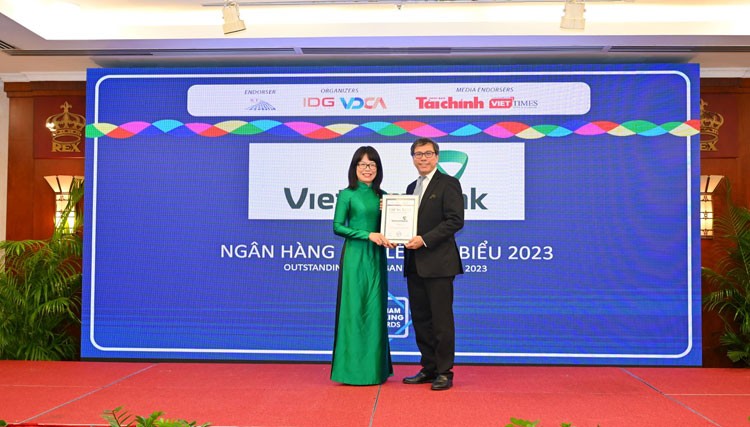 Vietcombank được trao 3 giải thưởng quan trọng tại Diễn đàn Ngân hàng bán lẻ Việt Nam 2023