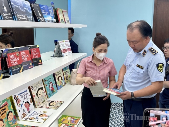 Mở cửa Phòng trưng bày nhận diện sách giáo dục và đồ chơi an toàn cho trẻ em