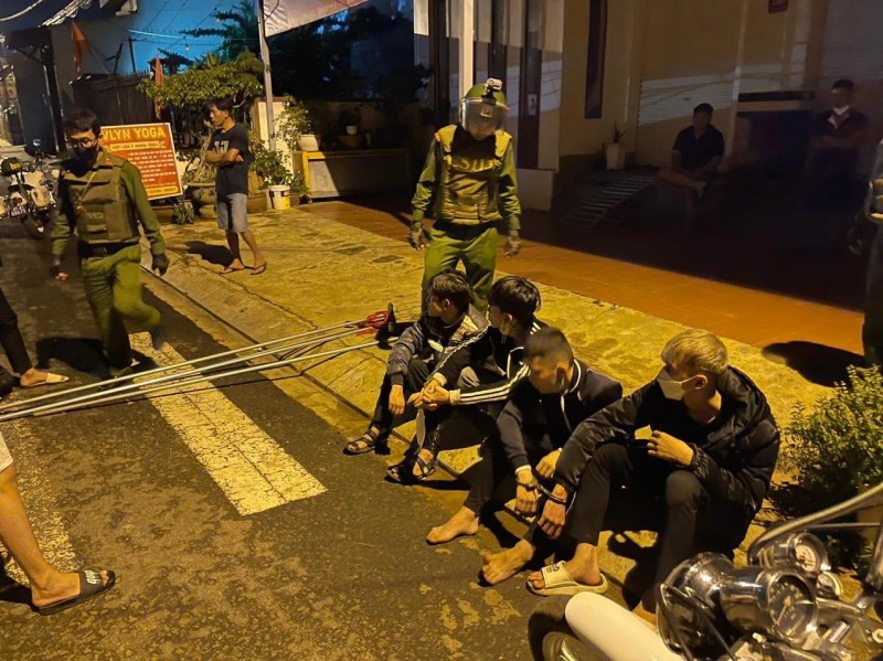 Gia Lai: Bắt giữ 11 đối tượng sử dụng hung khí giải quyết mẫu thuẫn và chống trả cảnh sát