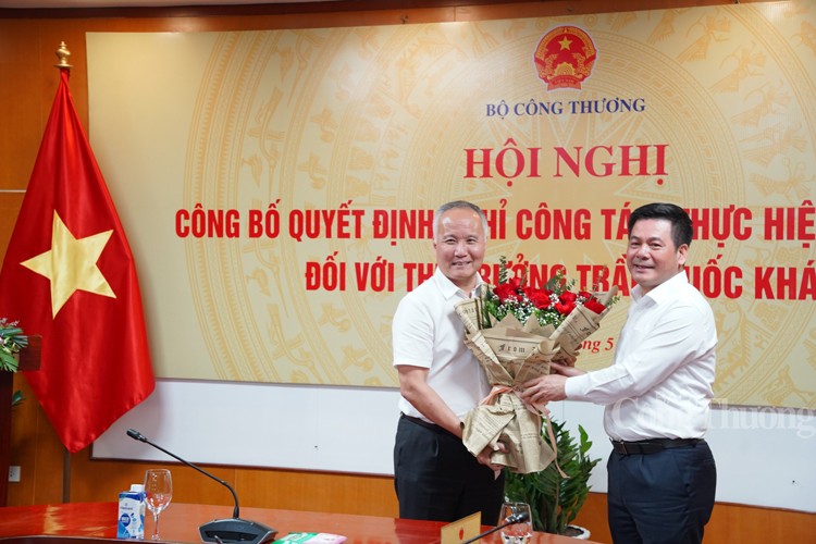 Công bố Quyết định nghỉ hưu với Thứ trưởng Bộ Công Thương Trần Quốc Khánh