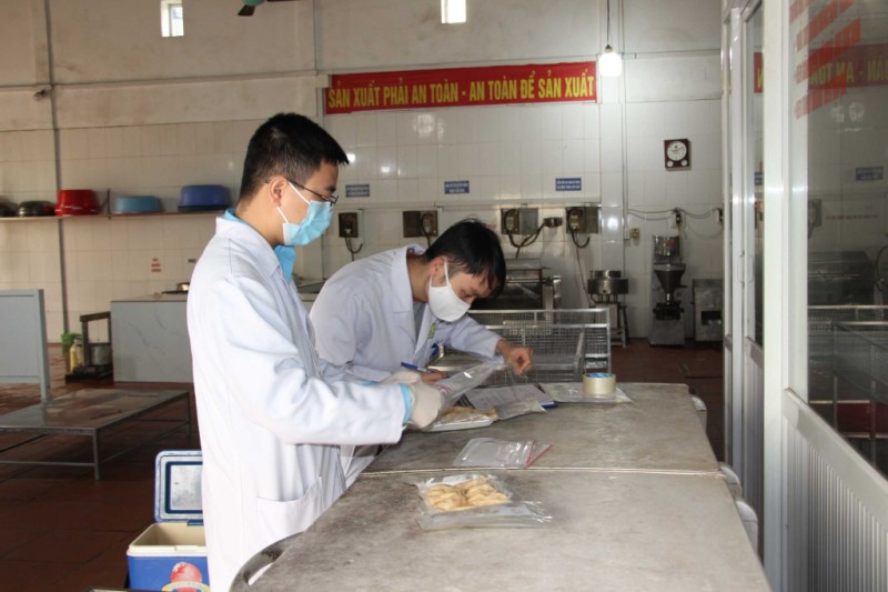 Tỉnh Quảng Ninh: 50 cá nhân, tổ chức bị xử phạt do vi phạm về an toàn thực phẩm trong tháng 5
