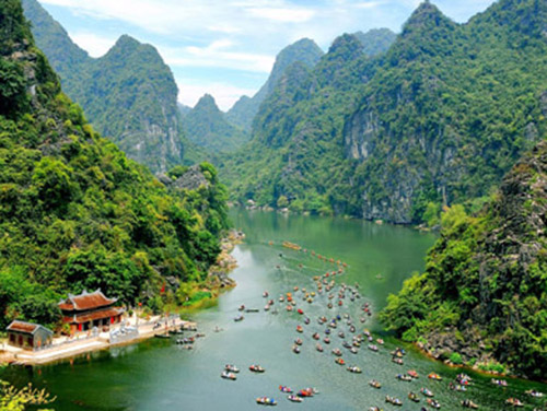 Tràng An là một điểm đến tuyệt vời cho những ai muốn khám phá vẻ đẹp thiên nhiên của Việt Nam. Hình ảnh liên quan đến Tràng An sẽ đưa bạn đến với những khung cảnh đáng ngắm như các hang động, suối nước trong xanh và các khu di sản đặc biệt.
