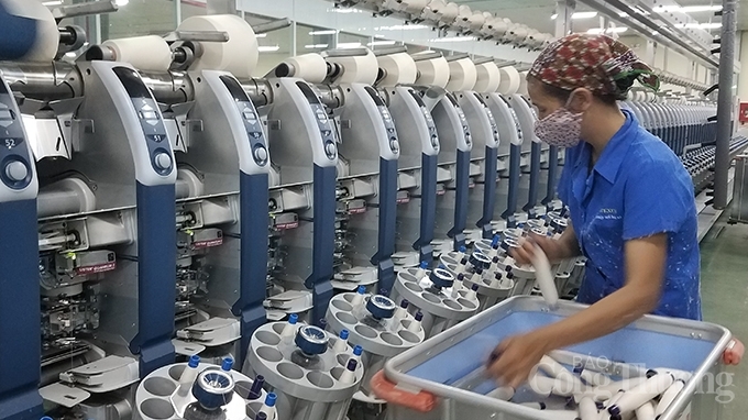 Tính chuyện đường dài cho ngành công nghiệp dệt may, da giày