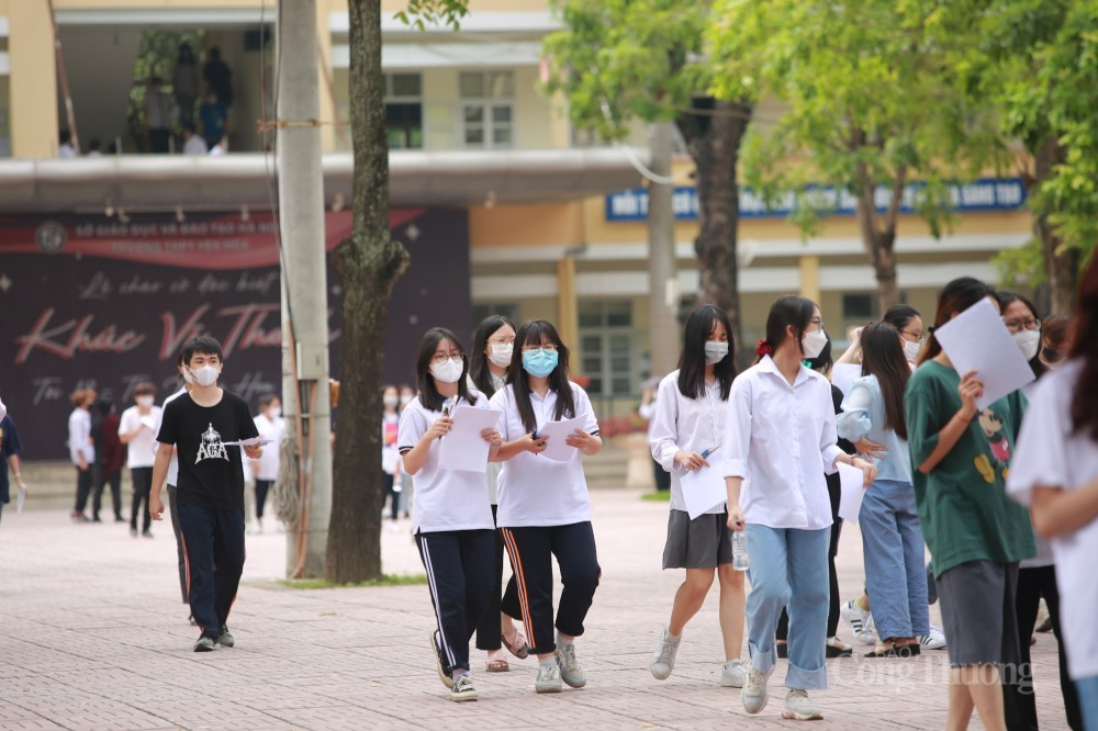 Có những môn nào trong bài thi tổ hợp khoa học tự nhiên? 
