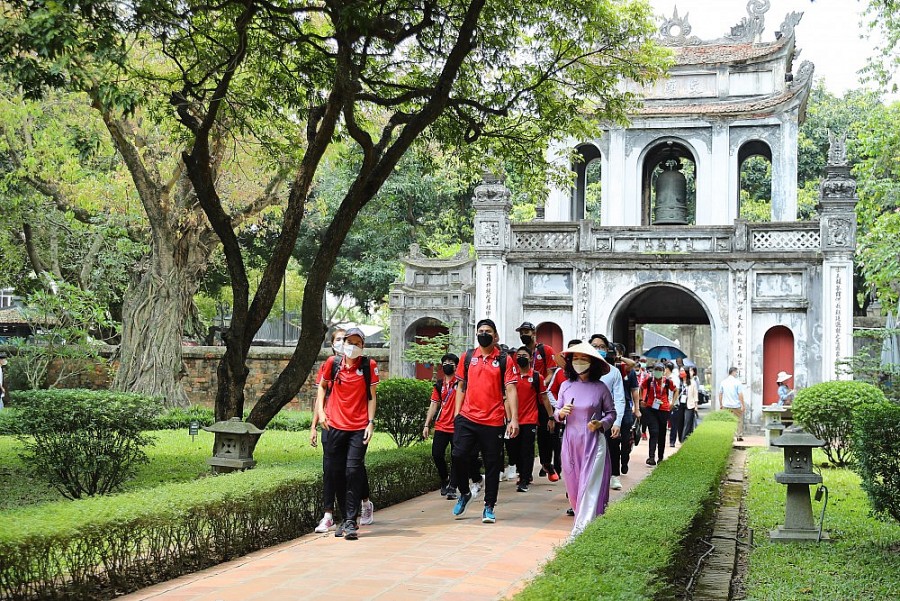 Cảm nhận được ấn tượng tốt đẹp về du lịch Hà Nội qua những bức hình cùng hàng xóm chúng ta thực hiện. Thủ đô xinh đẹp, thơ mộng và đầy chất cổ kính luôn đón chào và mang đến cho du khách những trải nghiệm khó quên. Cùng đến với Hà Nội để tận hưởng những giây phút tuyệt vời này!