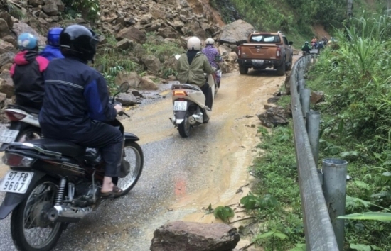 Mưa lớn liên tiếp ở Bắc bộ: 3 người thiệt mạng, nhiều tuyến đường bị sạt lở