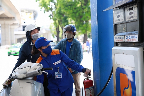 Giá xăng dầu thế giới tiếp đà tăng, giá xăng trong nước ảnh hưởng mạnh