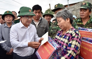 Phó Thủ tướng Trịnh Đình Dũng kiểm tra công tác ứng phó bão