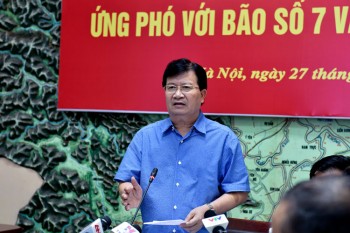 Phó Thủ tướng Trịnh Đình Dũng chủ trì họp khẩn ứng phó bão số 7