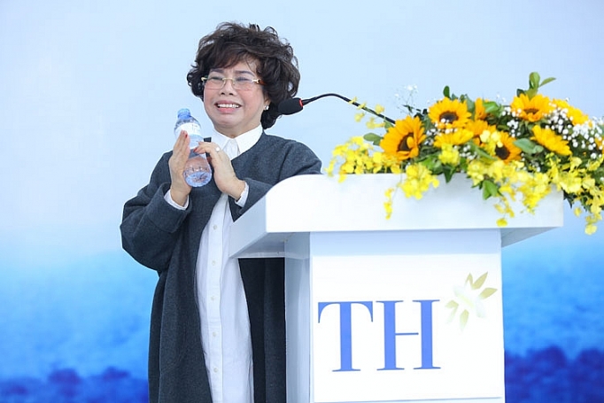 Bà Thái Hương là một người phụ nữ vĩ đại, người đã góp phần quan trọng trong việc xây dựng và phát triển nền tảng kinh tế cho Việt Nam. Hãy cùng chiêm ngưỡng hình ảnh của bà và nghe những câu chuyện về cuộc đời đầy cảm xúc của bà Thái Hương. Đây sẽ là một trải nghiệm thú vị và đầy cảm hứng.