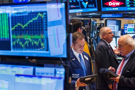 OPEC và IEA giảm nhẹ dự báo nhu cầu dầu thế giới