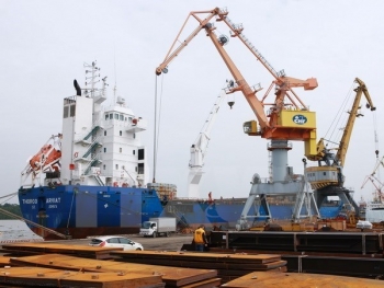 Doanh nghiệp có vốn đầu tư nước ngoài xuất siêu hơn 13,6 tỷ USD