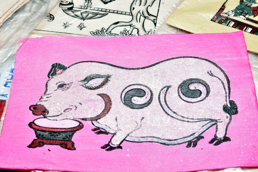 Hình tượng lợn trong tranh đông hồ: Biểu tượng mang ý nghĩa phong phú của con lợn được tường trang trong những bức tranh đông hồ. Họ tiếp thêm sự may mắn và tài lộc vào mỗi ngôi nhà. Hãy cùng chiêm ngưỡng những hình ảnh lợn trong tranh đông hồ và cảm nhận vẻ đẹp và ý nghĩa của chúng.