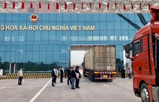 Xuất nhập khẩu tại Móng Cái nhộn nhịp ngay từ những ngày đầu năm