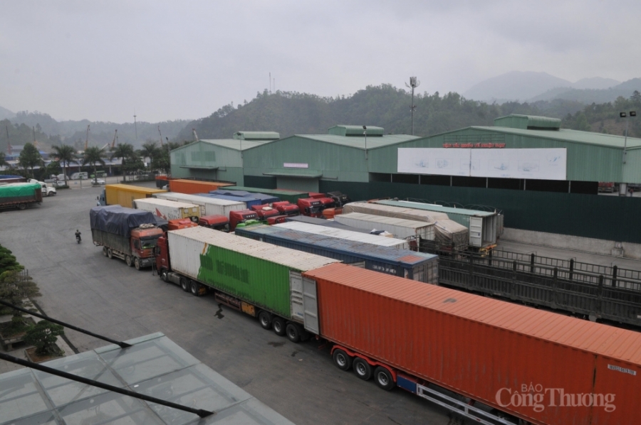 Xuất nhập khẩu hàng hóa tại khu vực cửa khẩu Hữu Nghị (Lạng Sơn)