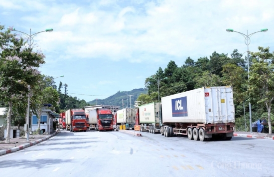 Cửa khẩu Lạng Sơn: Tạo điều kiện cho doanh nghiệp làm thủ tục thông quan nhanh nhất