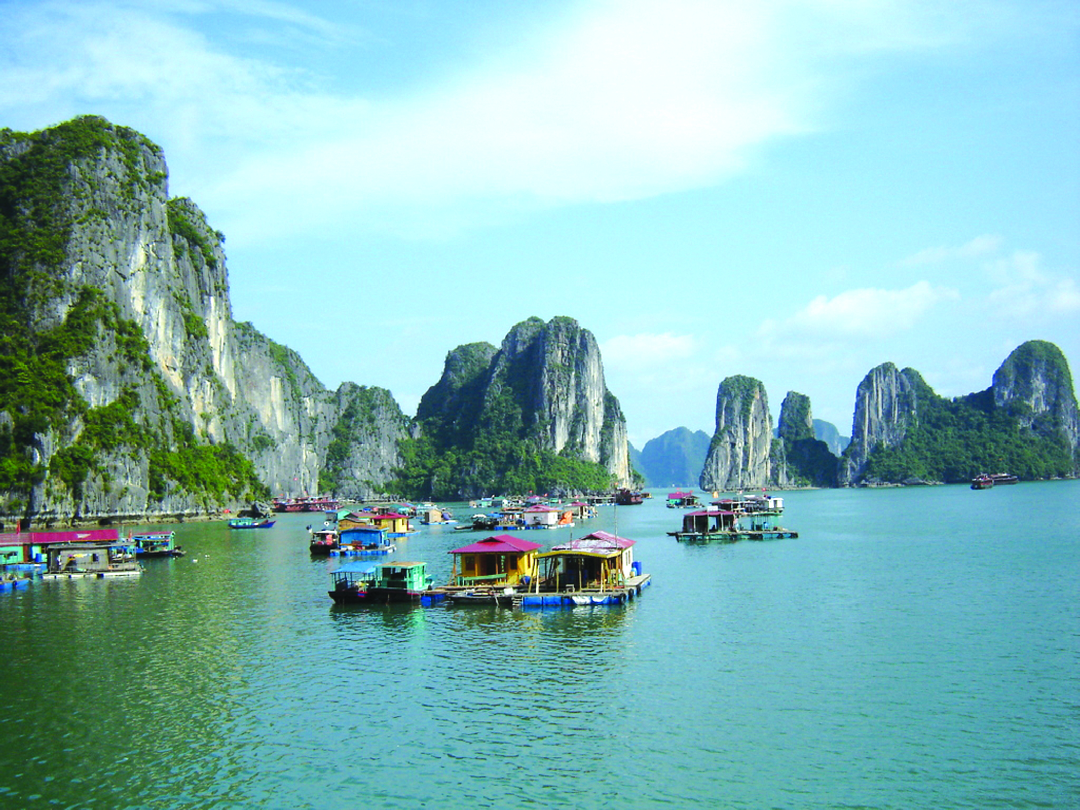 Việt Nam đẹp đến mức nào? Chuyến du lịch Việt đẹp sẽ giúp bạn trả lời câu hỏi đó. Từ những bãi đảo trắng tinh, đến những con hẻm nhỏ, đường phố đông đúc, Việt Nam sẽ làm say đắm lòng người.