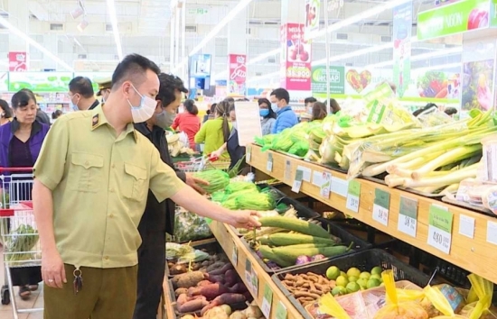 Mùng 4 Tết Tân Sửu: Thị trường sôi động hơn, tập trung thực phẩm tươi sống, rau, củ, quả